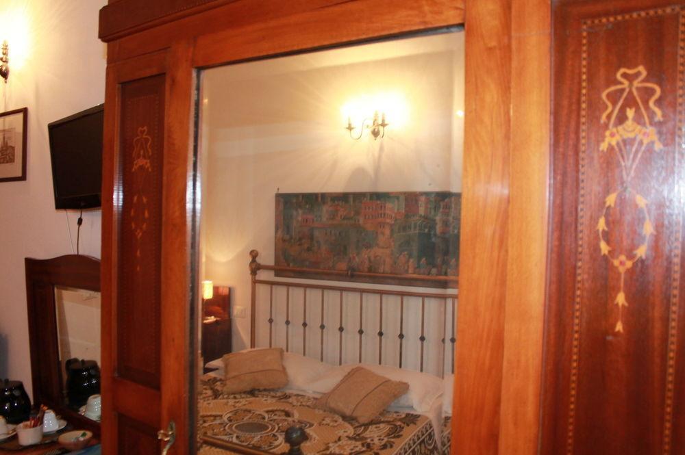 Palazzo Masi Bed & Breakfast Siena Luaran gambar